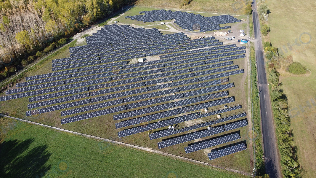 Shining the World: Energía verde para soportes fotovoltaicos terrestres
