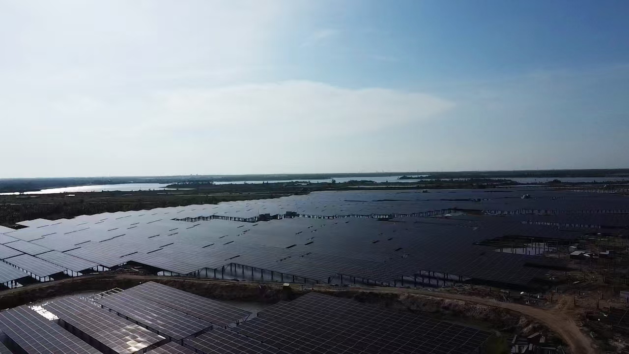 Proyecto de 120MW de energía solar y acuicultura de Chiko Solar en Wenchang, Hainan, se materializa: soportes de alta eficiencia establecen nuevo referente en energía verde