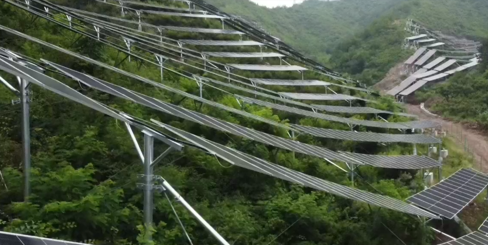Chiko Flexible Mounting System Empowers Project Agrovoltaico de 200 MW en Chengde, ¡Desbloqueando Nuevas Posibilidades para la Energía Solar en Terrenos Montañosos!