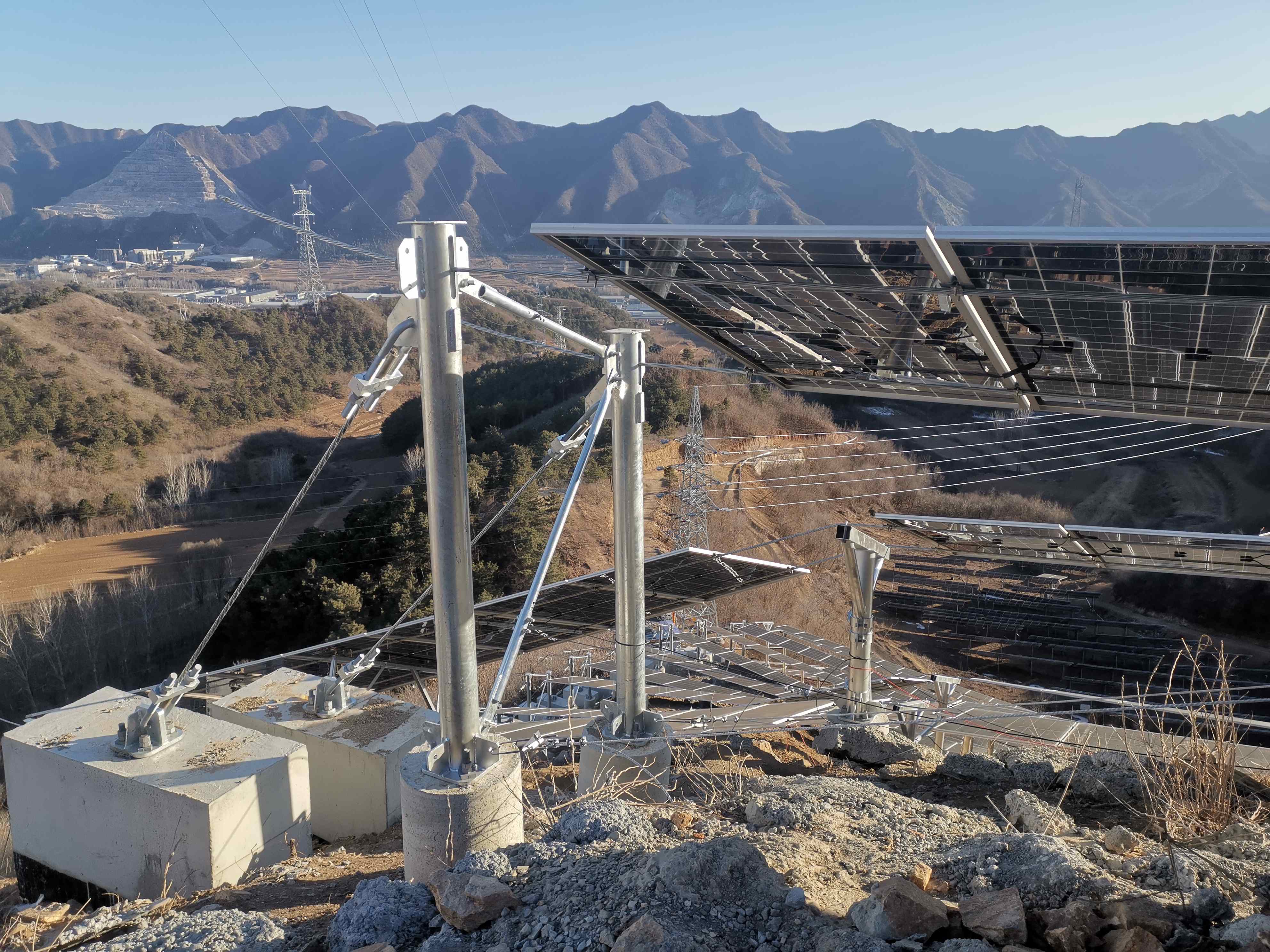 Chiko Flexible Mounting System Empowers Project Agrovoltaico de 200 MW en Chengde, ¡Desbloqueando Nuevas Posibilidades para la Energía Solar en Terrenos Montañosos!