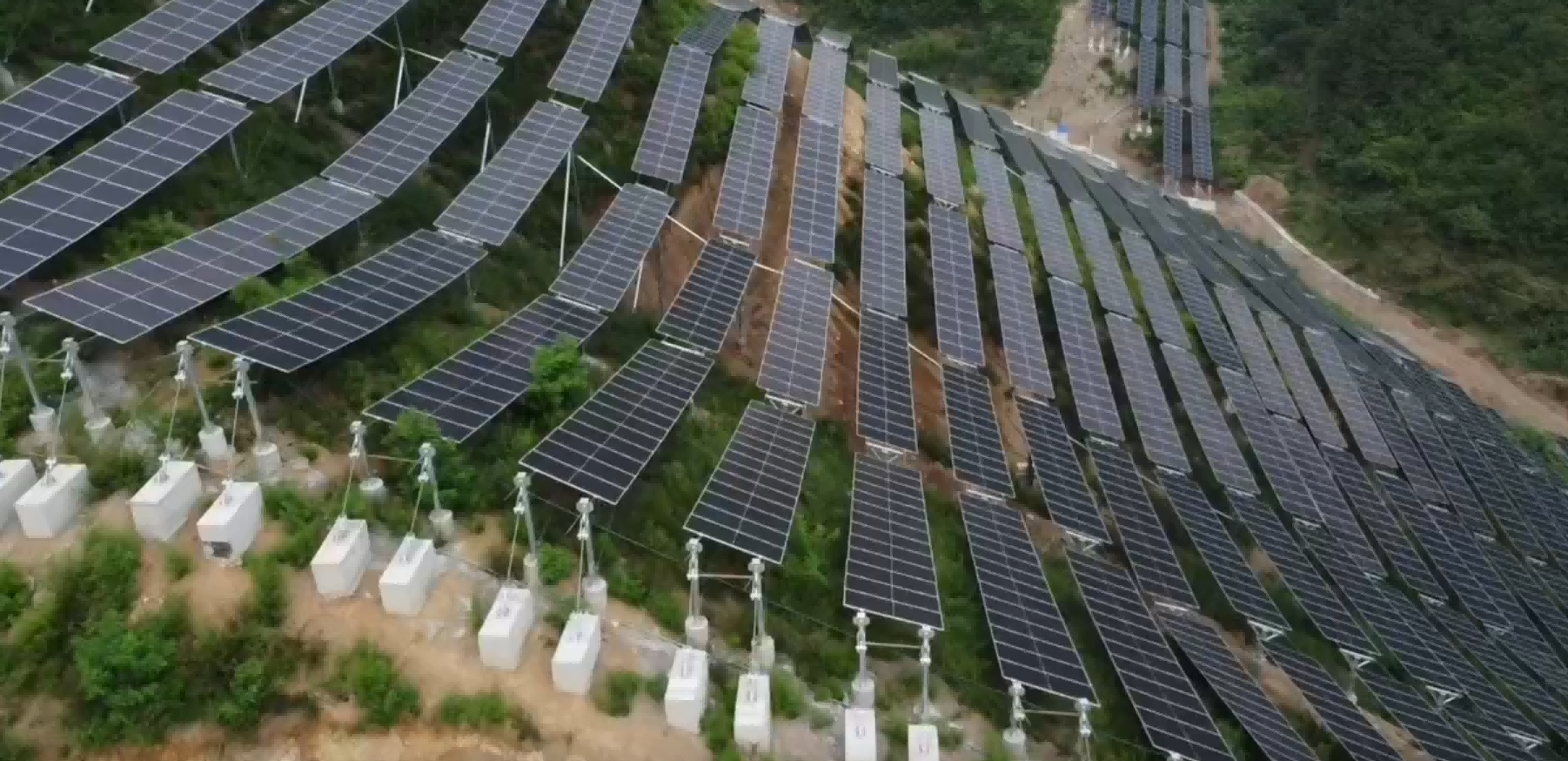 Chiko Flexible Mounting System Empowers Project Agrovoltaico de 200 MW en Chengde, ¡Desbloqueando Nuevas Posibilidades para la Energía Solar en Terrenos Montañosos!