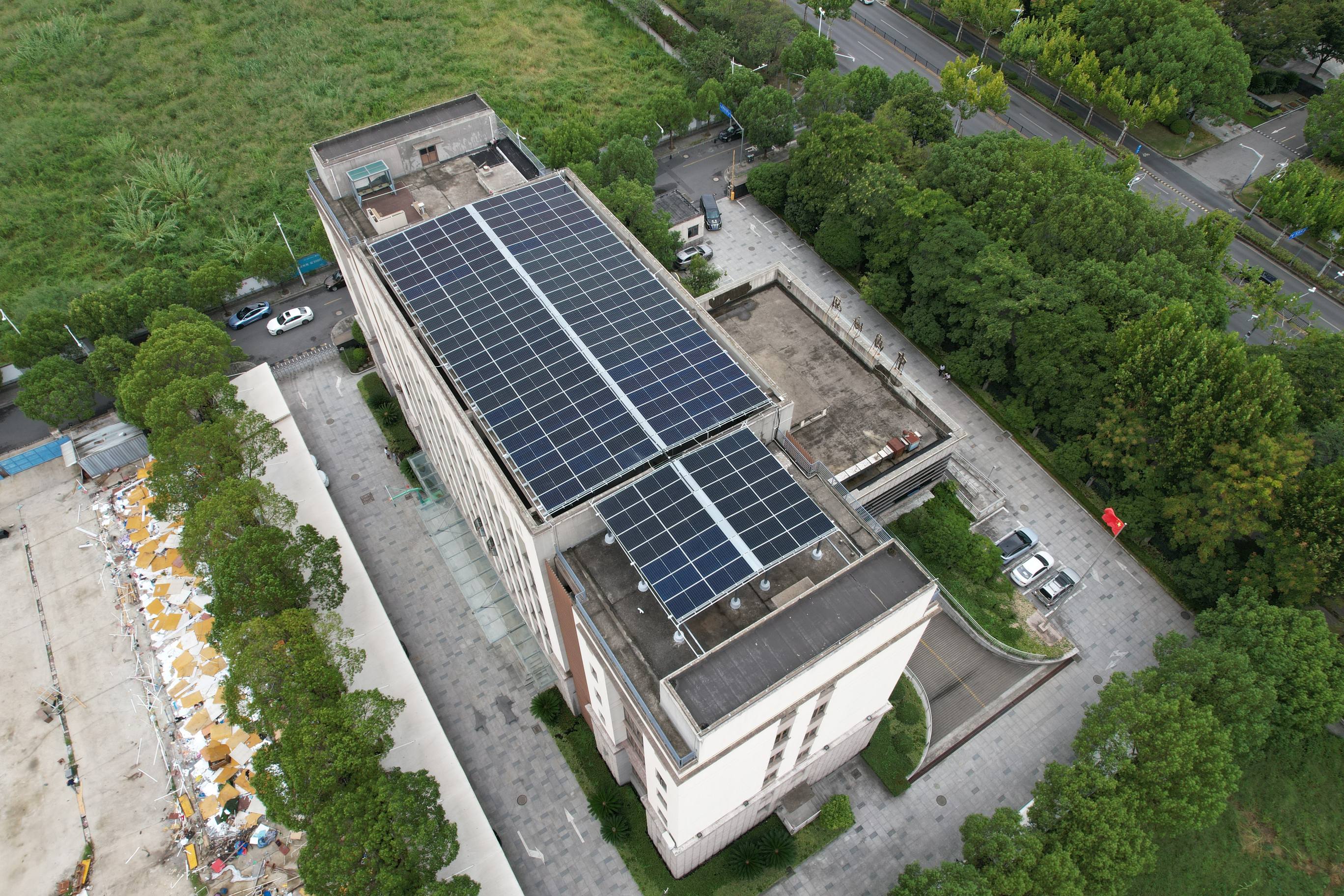 ¡Puerta Nacional Verde, Pioneros Cero Carbono! ¡El Proyecto Demostrativo Integral Fotovoltaico-Almacenamiento-Carga de la Aduana de Fengxian se Conecta a la Red!