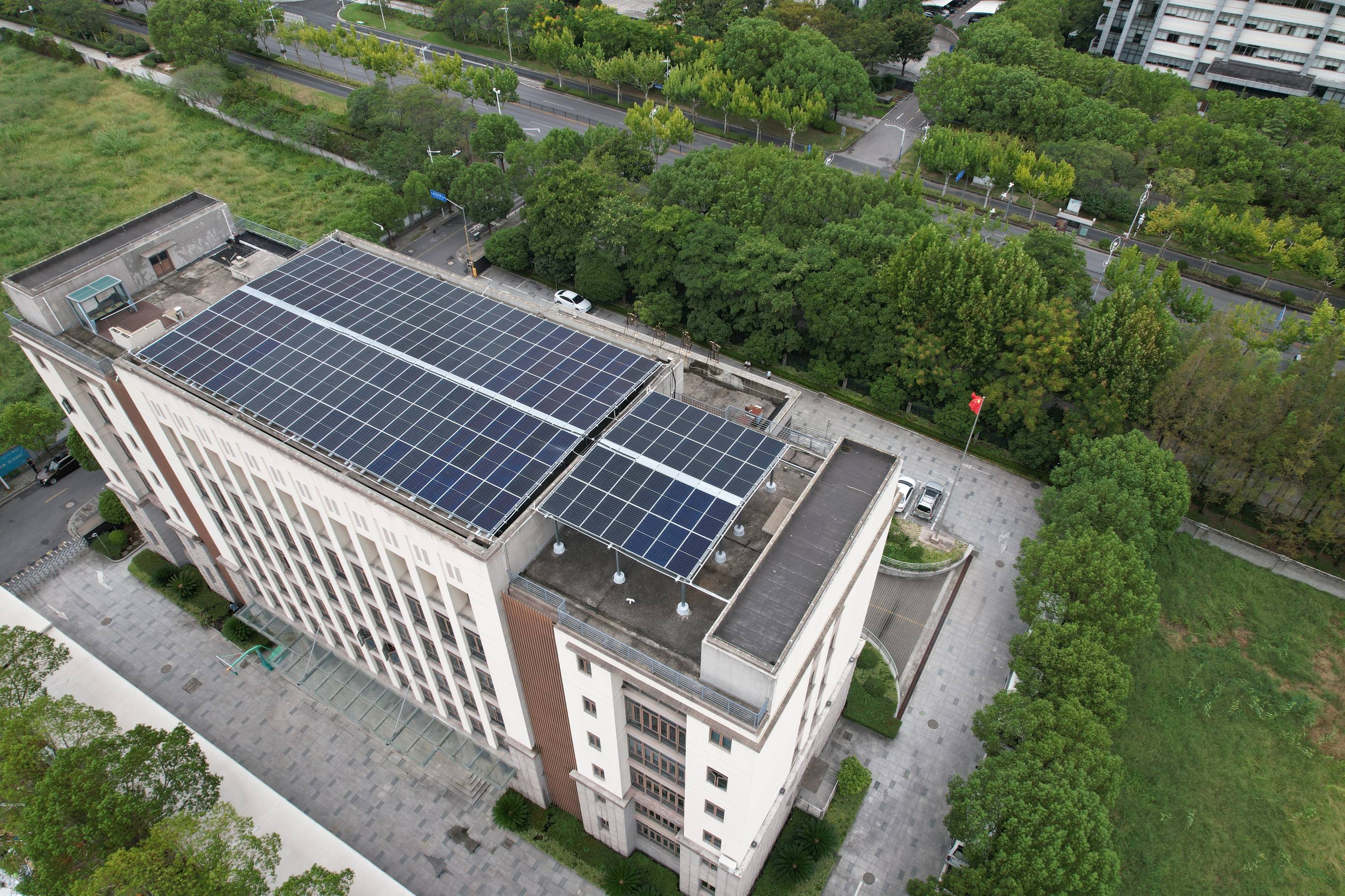 ¡Puerta Nacional Verde, Pioneros Cero Carbono! ¡El Proyecto Demostrativo Integral Fotovoltaico-Almacenamiento-Carga de la Aduana de Fengxian se Conecta a la Red!