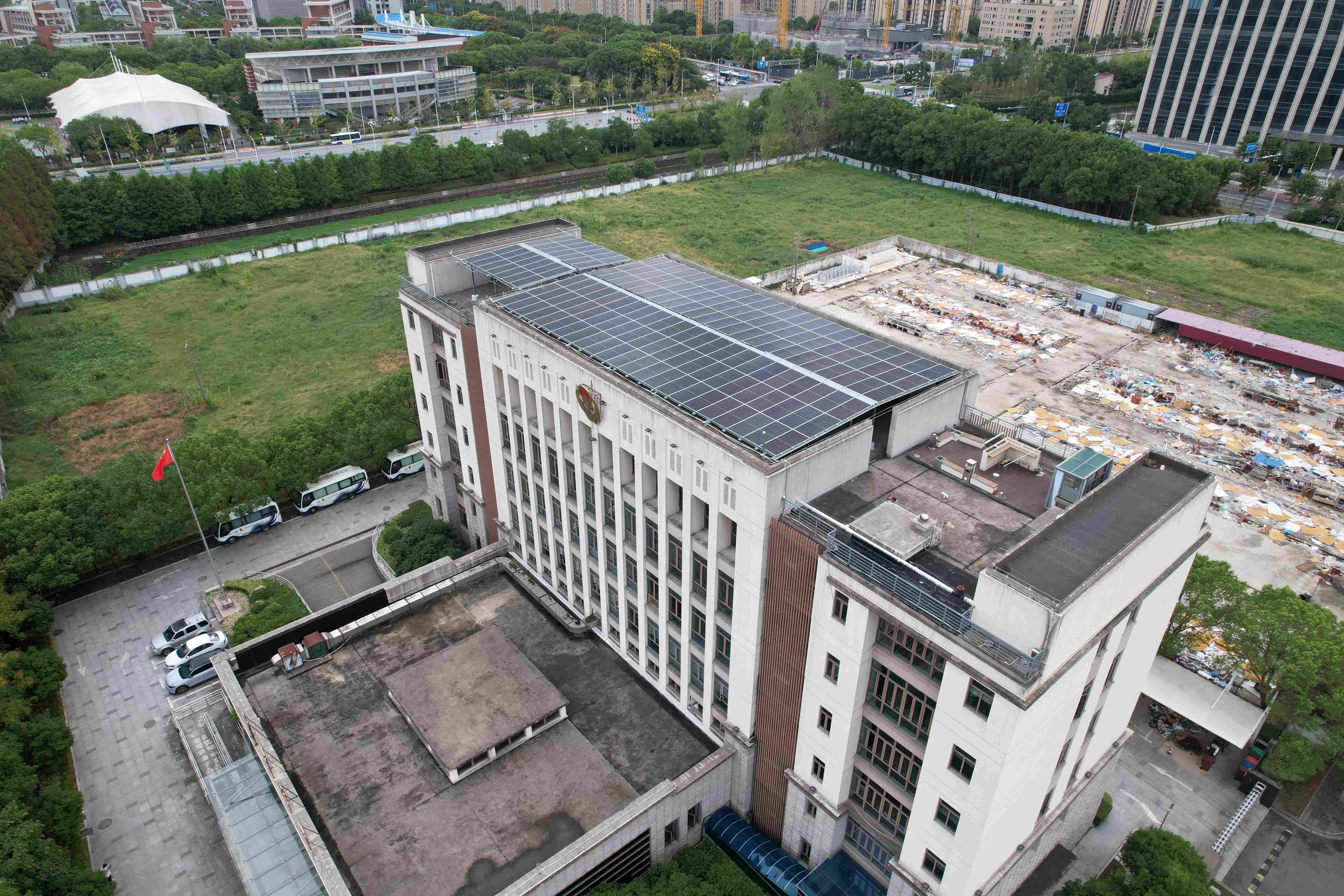 ¡Puerta Nacional Verde, Pioneros Cero Carbono! ¡El Proyecto Demostrativo Integral Fotovoltaico-Almacenamiento-Carga de la Aduana de Fengxian se Conecta a la Red!