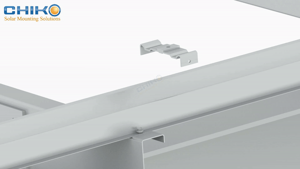 Chiko Solar: Nueva Altura en Estructuras Fotovoltaicas tipo "7" para Marquesinas